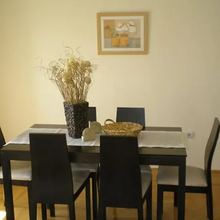 Apartamento 4 *